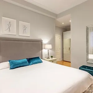  Apartment Amplio Y Elegante En Casco Viejo Con Parking